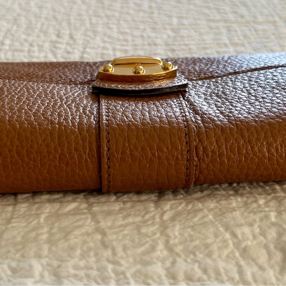 Louis Vuitton Mahina Iris Amelia Wallet - Picture 13 of 16